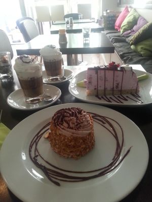 Oh yes that was amazing! Scalloped nachos and a great mix of croissant and toast with cheese and stuff. Great!  at Chaostheorie in Berlin