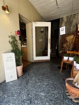 Entrance   at Bubu Coffee in Busan