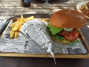 Hamburguesa y patatas at Chiringuito Casa Miguel in Torre Del Mar