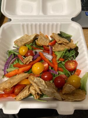 Vegan oumph salad at Veitingastaðurinn Ráin in Keflavik