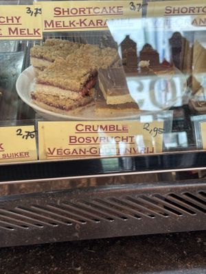 Crumble bosvruchten  at Corazon Bakery in Amersfoort