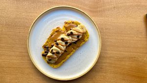 PB BREAD
Pane aromatizzato alla curcuma, burro d’arachidi, gocce di cioccolato e banana  at Karma The Bistronomy in Cefalu