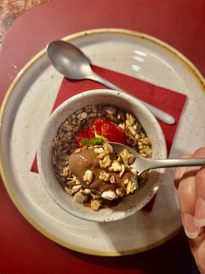 Vegan dessert
Crema al cioccolato fondente, croccante di avena e frutti rossi at Karma The Bistronomy in Cefalu