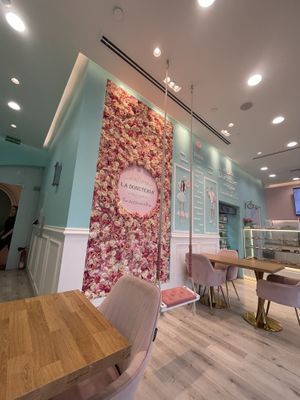 Cute interior  at La Donuteria in Dubai