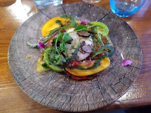 Salade tomate et mozzarella végétale, truffe at Lipouz Restaurant in Morlaix