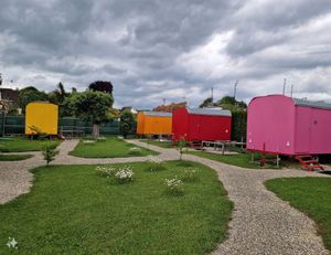 Übernachtungsmöglichkeit im Bauwagen at Nesthocker Snackbar & Café in Offingen