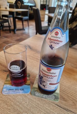 Johannisbeer-Spritzer at Nesthocker Snackbar & Café in Offingen