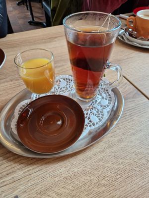 Kräutertee & Orangensaft at Nesthocker Snackbar & Café in Offingen