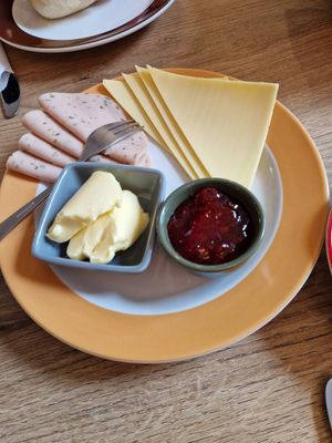 Frühstücksplatte at Nesthocker Snackbar & Café in Offingen