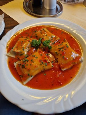 Vegane Maultaschen in Strauchtomatensauce at Hotel-Restaurant zur Linde in Erbach