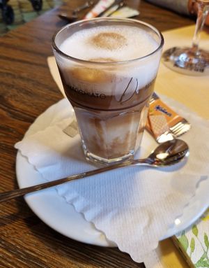 Latte Macciato mit Hafermilch at Hotel-Restaurant zur Linde in Erbach
