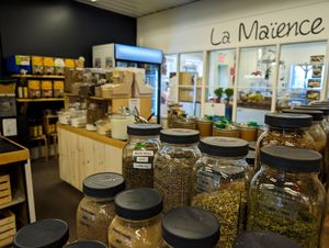 Cuisine et épicerie vrai at La Cambuse Epicerie en Vrac in Saint-jean-port-joli