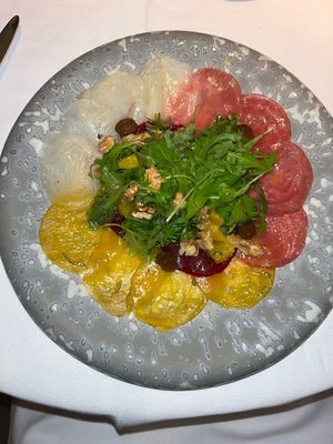 Beet salad at Aarde in Madrid
