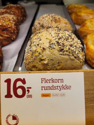 Wholemeal bread rolls at Bake Me Up - Torggata in Oslo