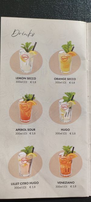 Drinks at Breakfast Club in Innsbruck