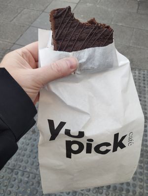 Take away Choco Muffin at Yupick Café in Madrid