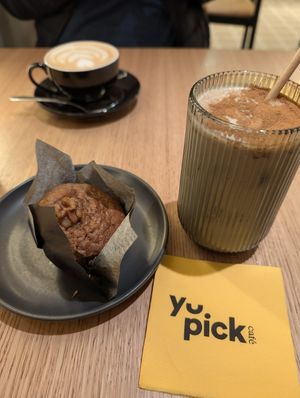 vegan muffin and vegan protein shake at Yupick Café in Madrid