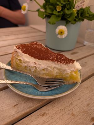 Vegane Apfelweintorte at Adlerhof WeinCafé in St Johann