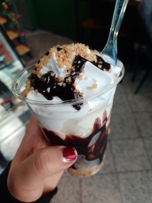 Krokantbecher at Grimms Eismärchen in Leipzig