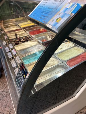 Rein veganes Eissortiment  at Grimms Eismärchen in Leipzig