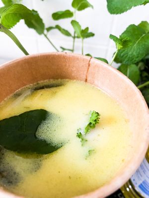 Lauchsuppe mit Limettenblättern und Kokosmilch  at Kraut & Rueben in Kiel