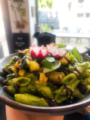 Penne in Zucchini-Basilikum-Zitronen-Pesto at Kraut & Rueben in Kiel