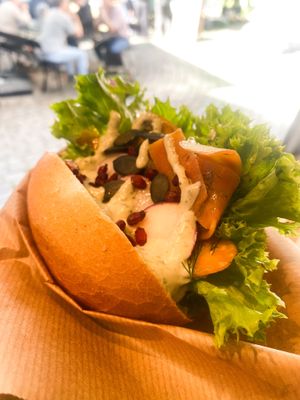 Veganes Lachsbrötchen at Kraut & Rueben in Kiel