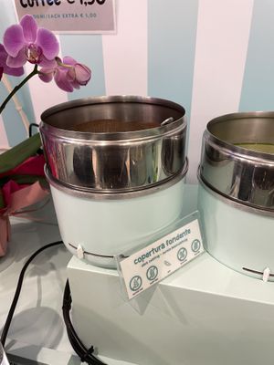  Chocolate sauce gets hard on the froyo  at Gelateria Mu in Lignano Sabbiadoro