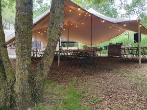 Extérieur abrité sous tente at La Guinguette des Prés Valet in Oleron