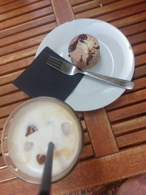 at NOMADS coffee in Antibes