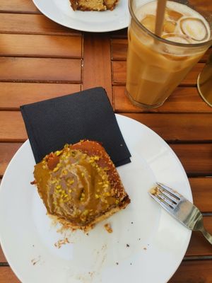  at NOMADS coffee in Antibes