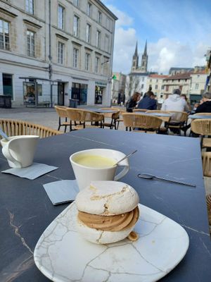 Pâtisserie et boisson vegan at Nuage Croquant in Niort