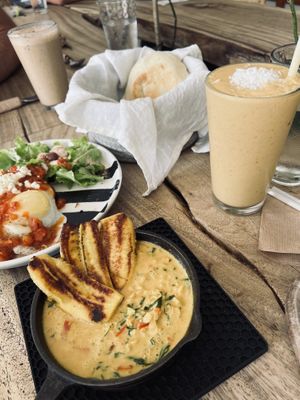 Mango smoothie  at Dosis Cafe - Valle in Valle De Bravo