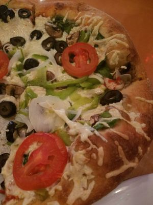 Vegout pizza with vegan cheese, no parmesan, no butter. at Mellow Mushroom in Gatlinburg