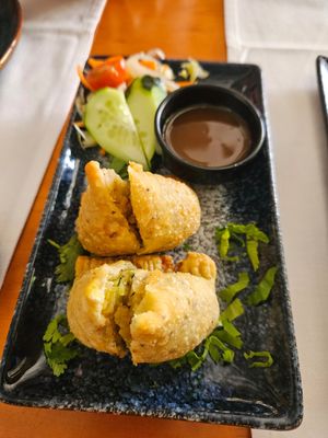 Vegan samosa at Byanjan in Madrid