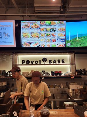 Tolles Veganes Reaturant mir viel auswahl und netten Personal 👍🏼 at Pivot BASE Cafe & Bar ＠Dotonbori in Osaka