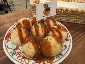 Vegan takoyaki 純素章魚燒（內餡使用杏鮑菇和蒟蒻）  at Pivot BASE Cafe & Bar ＠Dotonbori in Osaka