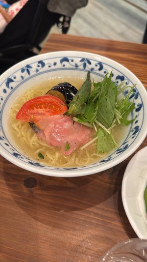Kalte Ramen - perfekt für die heiße Jahreszeit   at Pivot BASE Cafe & Bar ＠Dotonbori in Osaka