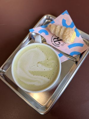 Matcha mit Vanille Hörnchen  at Bakery Bakery  - Schaffhauserplatz in Zurich