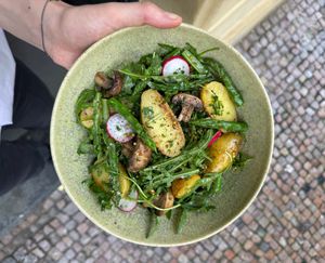 Potatoes & asparagus, champignons, fresh arugula & radishes, coarse mustard dressing, olive oil, freshly ground pepper, maldon salt at Chef & Co in Prague