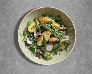 Potatoes & asparagus, champignons, fresh arugula & radishes, coarse mustard dressing, olive oil, freshly ground pepper, maldon salt at Chef & Co in Prague