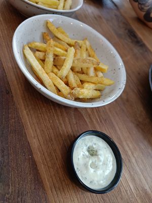 Fries with bbq seasoning and vegan tartare sauce at Chef & Co in Prague
