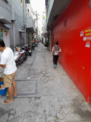 The hem where it's down at Diệu Bach in Ho Chi Minh City