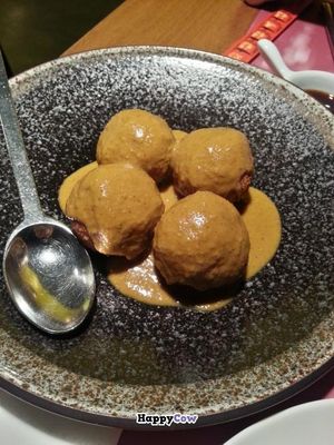 Vegetable meatballs with peanut sauce at Out of China in Barcelona