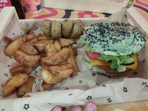 Red beans patty burger and a sad starter: potato+green beans bites at the top at Flower Burger in Madrid