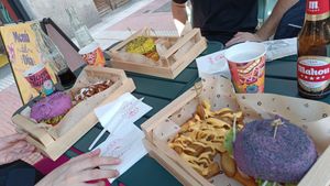 Hamburguesas+aperitivos at Flower Burger in Madrid