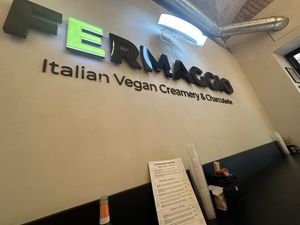 Sign  at Fermaggio Bistrot & Store in Rome