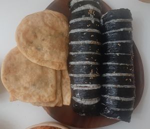 "Khuushuur", "Kimbab"
Food delivery. at Loving Hut - Narnii Zam (Narnii/Sun Road) in Ulaanbaatar