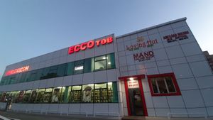 The new facade at Loving Hut - Narnii Zam (Narnii/Sun Road) in Ulaanbaatar