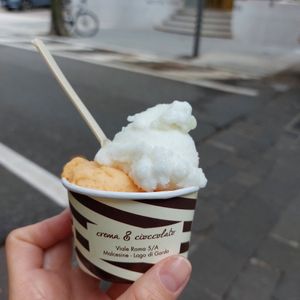 Lemon and melon ice cream at Crema e Cioccolato in Malcesine